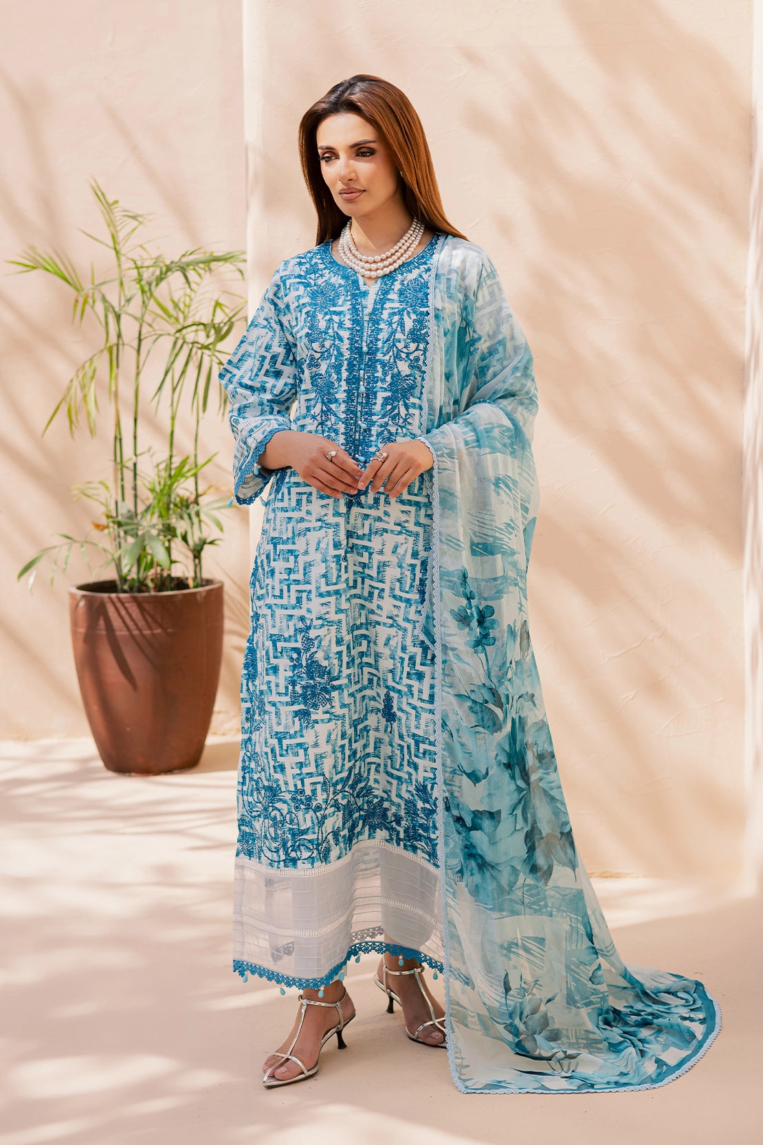 3 Piece - Premium Embroidered Lawn - 3733