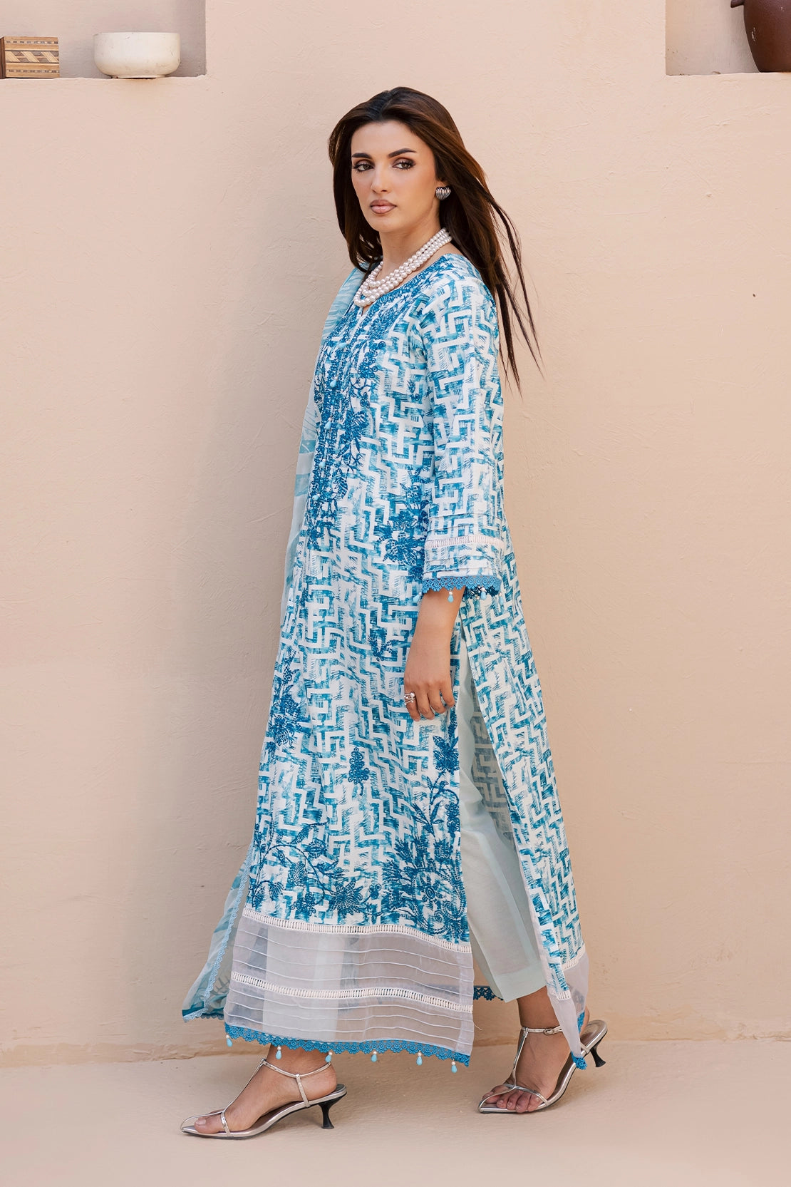 3 Piece - Premium Embroidered Lawn - 3733