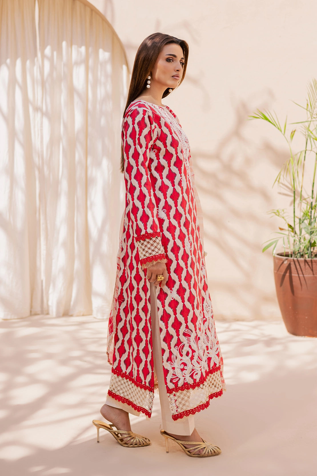 3 Piece - Premium Embroidered Lawn - 3735