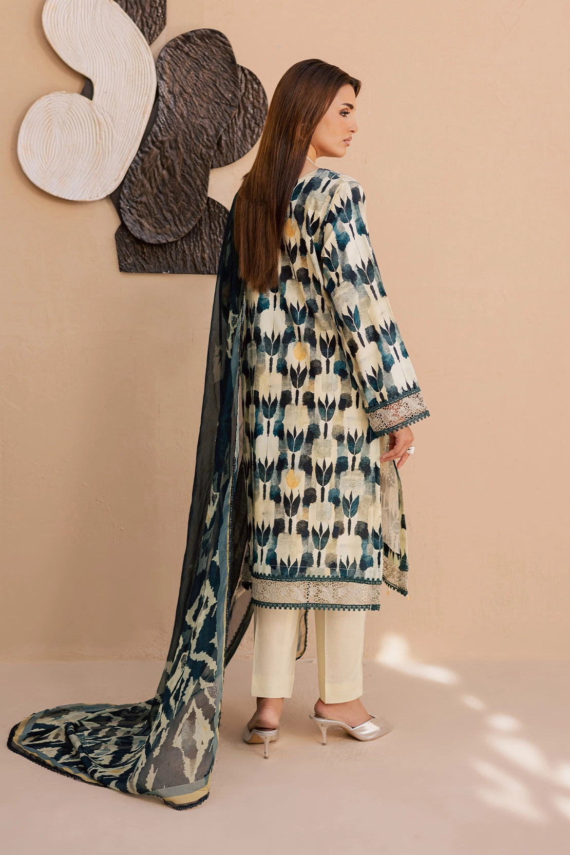 3 Piece - Premium Embroidered Lawn - 3738