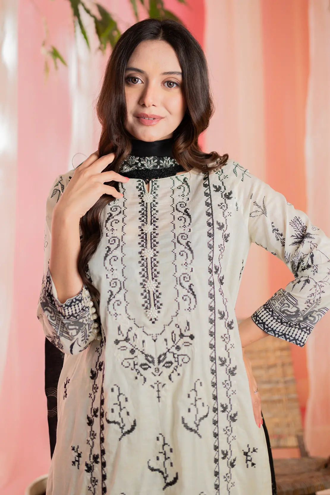 3 Piece - Embroidered Lawn - 8681