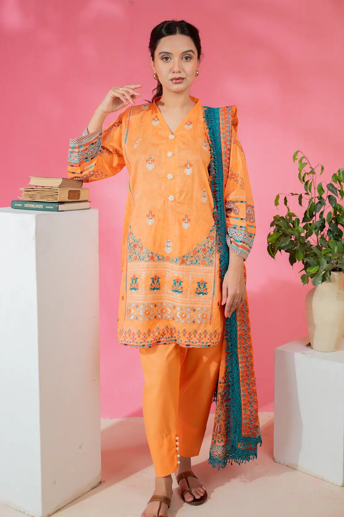 3 Piece - Embroidered Lawn - 8682