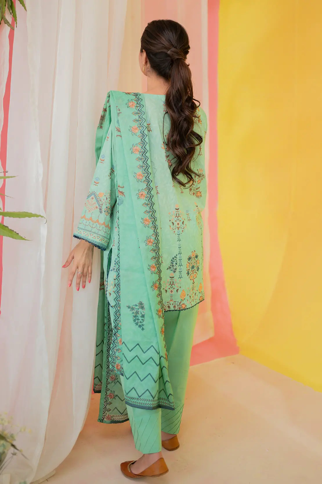 3 Piece - Embroidered Lawn - 8684