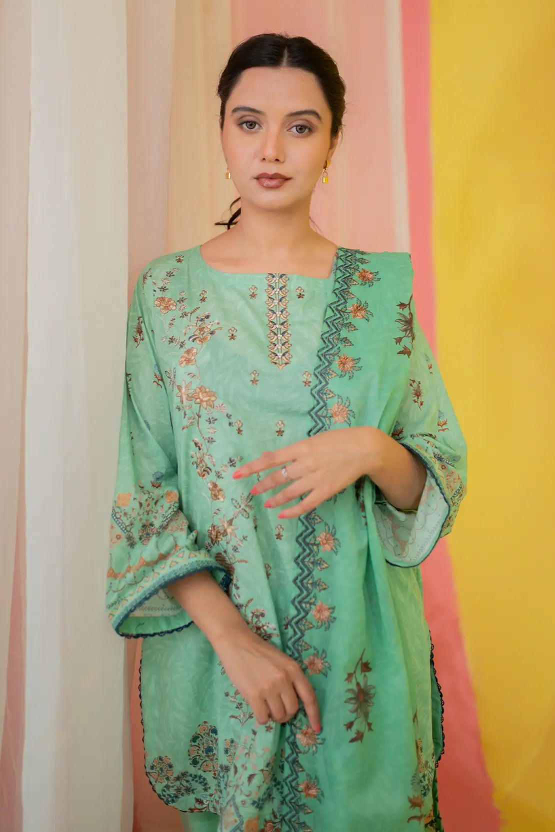 3 Piece - Embroidered Lawn - 8684