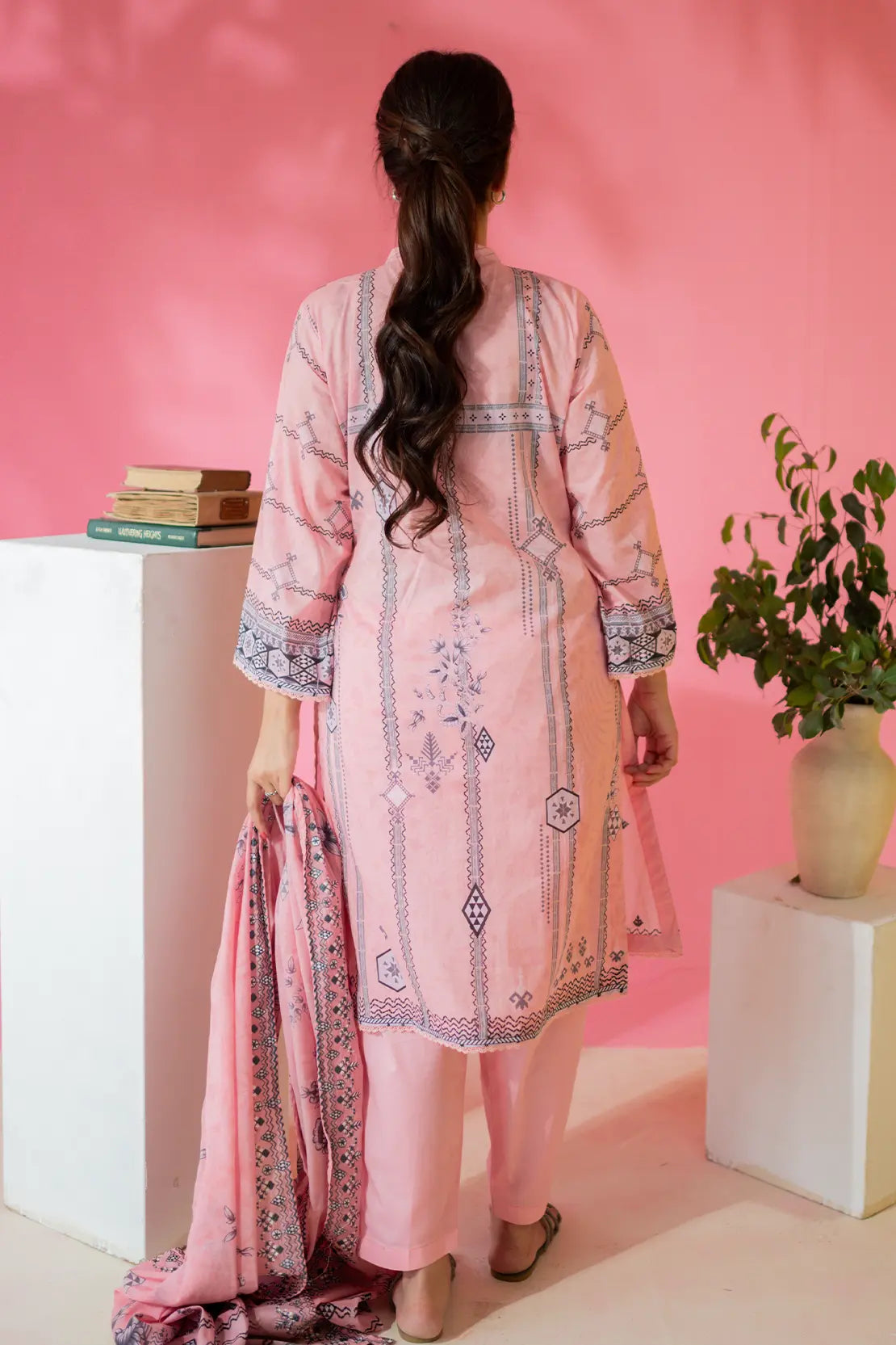 3 Piece - Embroidered Lawn - 8689