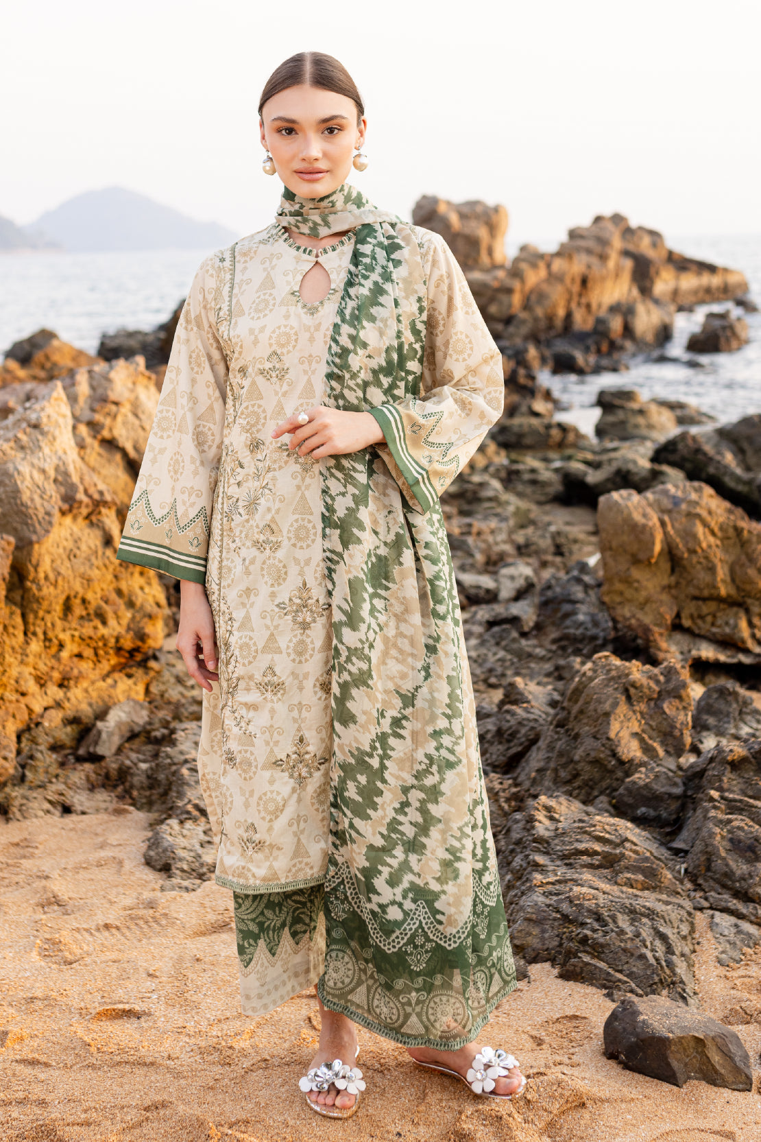 3 Piece - Premium Embroidered Lawn - 9171