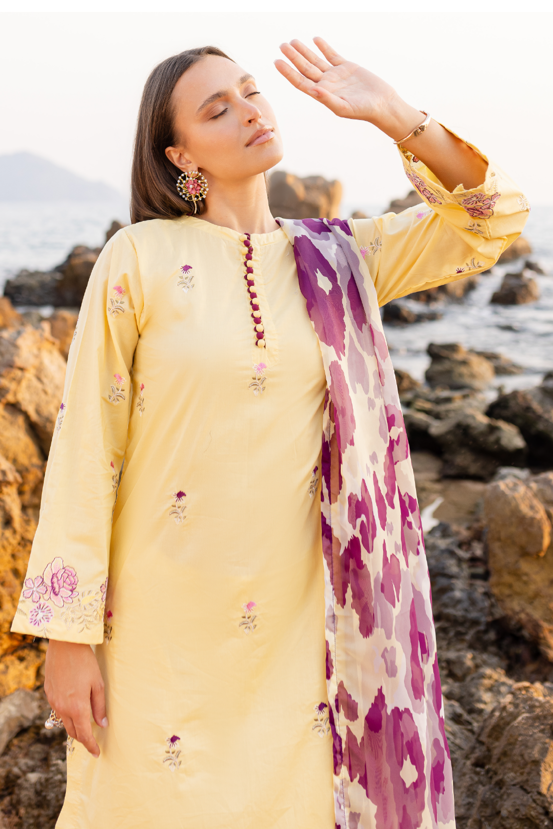 3 Piece - Premium Embroidered Lawn - 9178