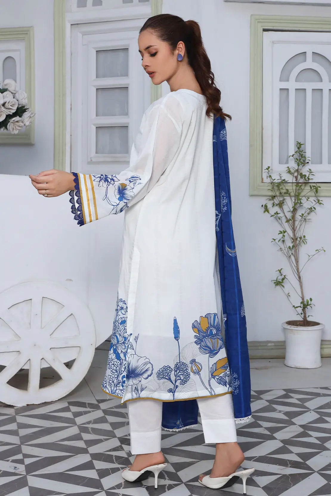 3 Piece - Digitally Printed Lawn - 9081