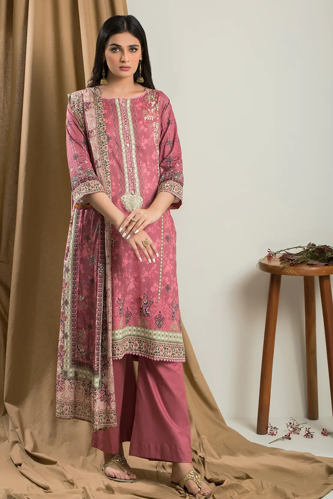 3 Piece – Basic luxury lawn 7380 – Voile Dupatta