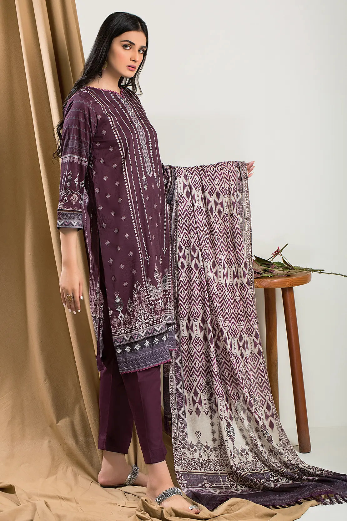 3 Piece – Basic luxury lawn 7375 – Voile Dupatta