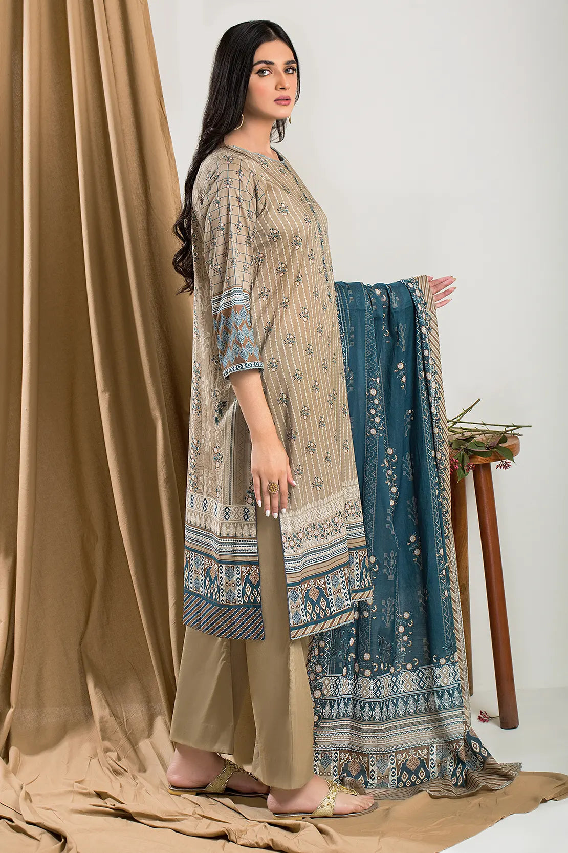 3 Piece – Basic luxury lawn 7379 – Voile Dupatta