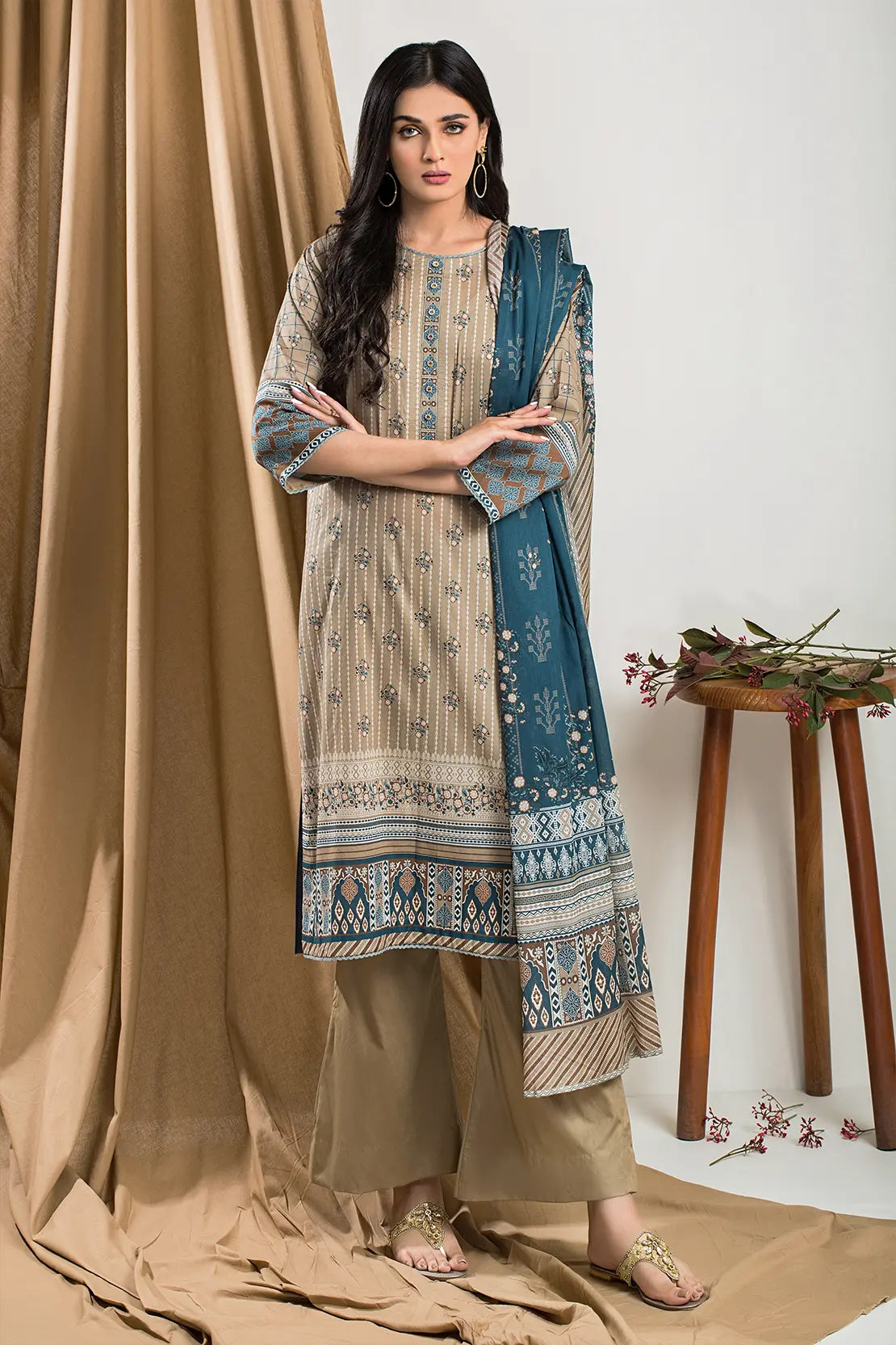 3 Piece – Basic luxury lawn 7379 – Voile Dupatta