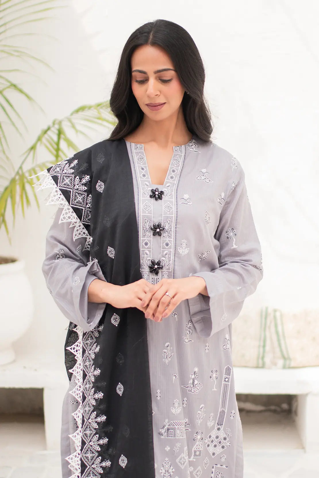 3 Piece - Embroidered Lawn - 8164