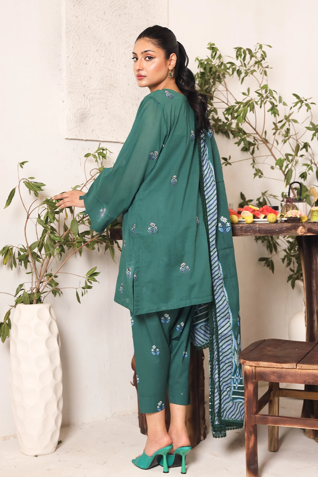 3 PIECE - PREMIUM EMBROIDERED LAWN - 8711